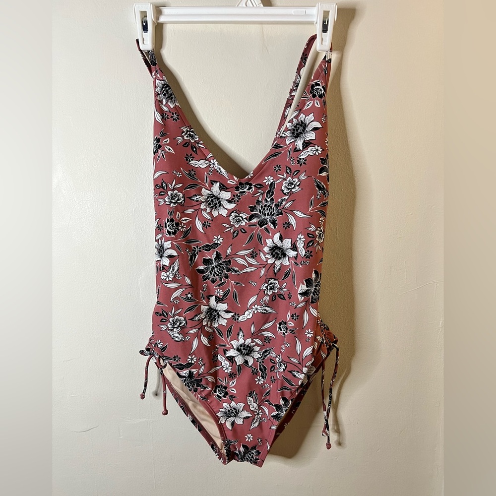 Target one-piece swimsuit NWT Size L